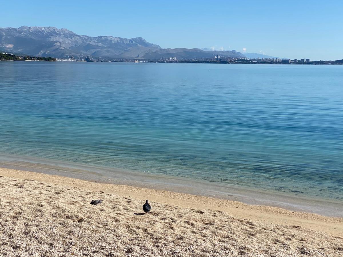 Sunny Apartment By The Beach Kaštel Štafilić Kültér fotó
