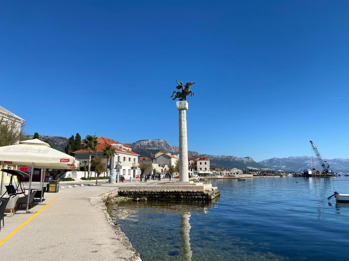 Sunny Apartment By The Beach Kaštel Štafilić Kültér fotó
