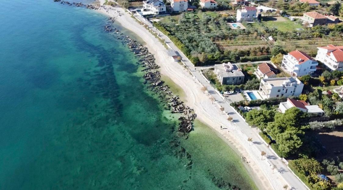 Sunny Apartment By The Beach Kaštel Štafilić Kültér fotó