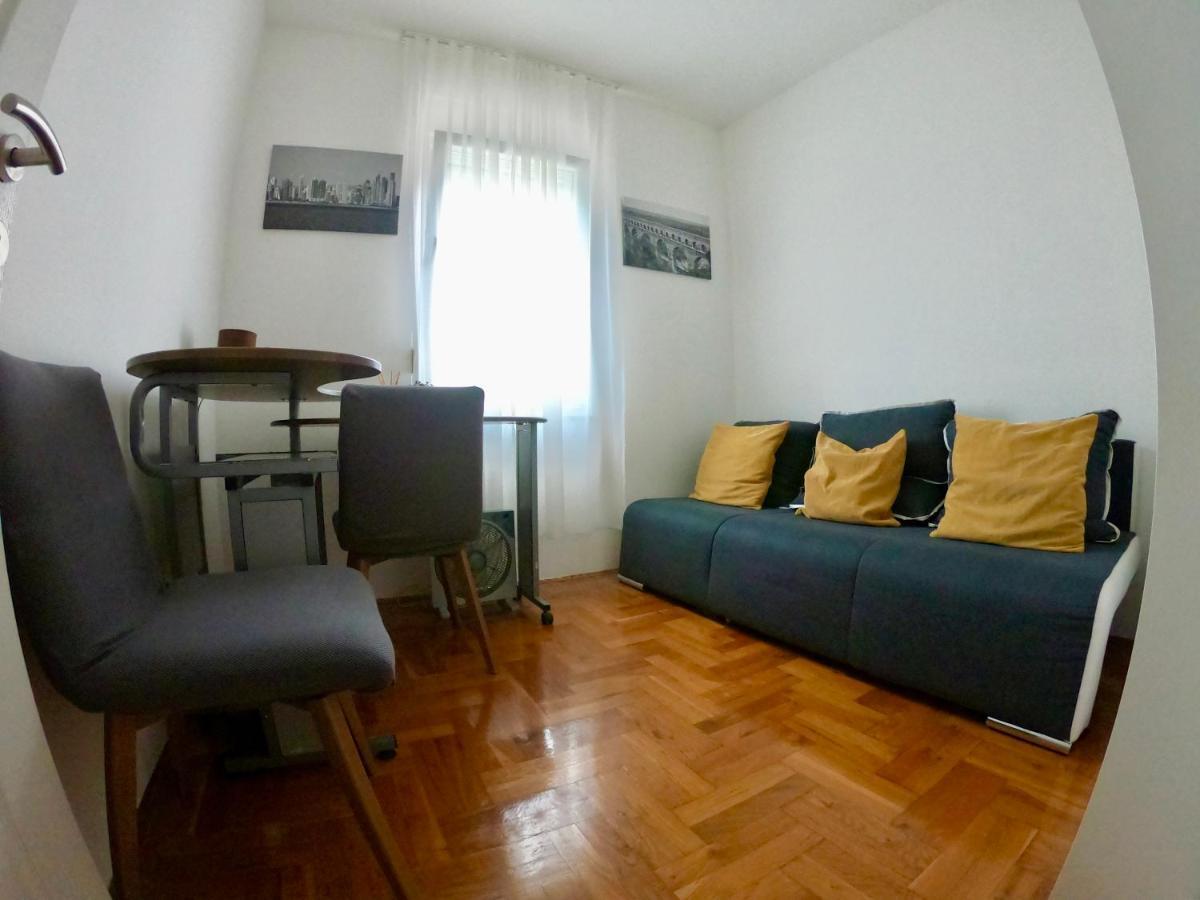 Sunny Apartment By The Beach Kaštel Štafilić Kültér fotó